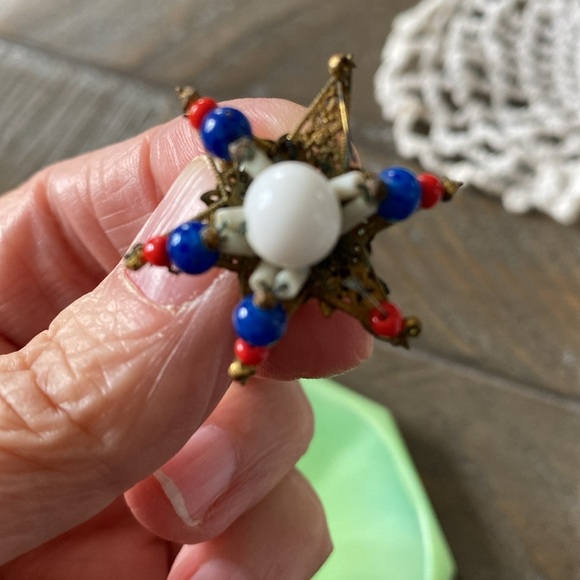 VERY OLD SCREW BACK MIRIAM HASKELL EARRINGS - Picture 5 of 5